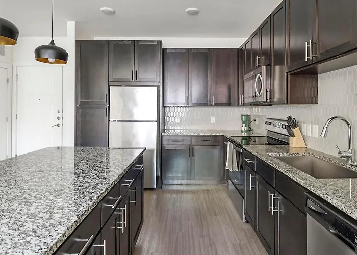 Landing Stunning 1bd Clubhouse Yoga
