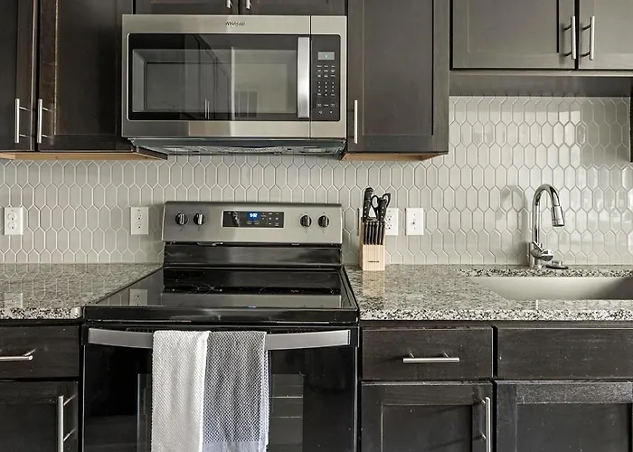 Landing Stunning 1bd Clubhouse Yoga *