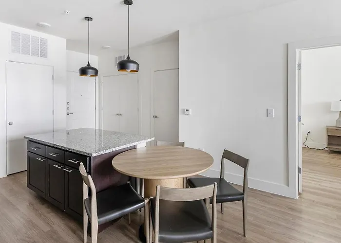 Landing Stunning 1bd Clubhouse Yoga *