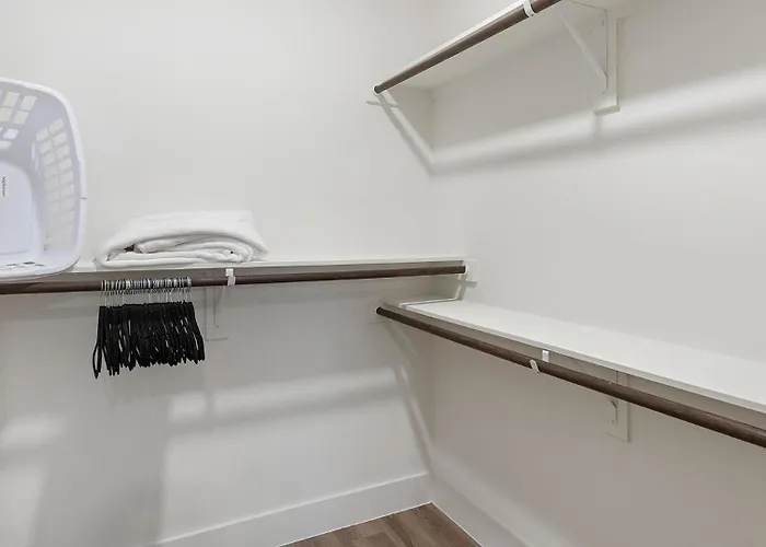 Landing Stunning 1bd Clubhouse Yoga Apartment